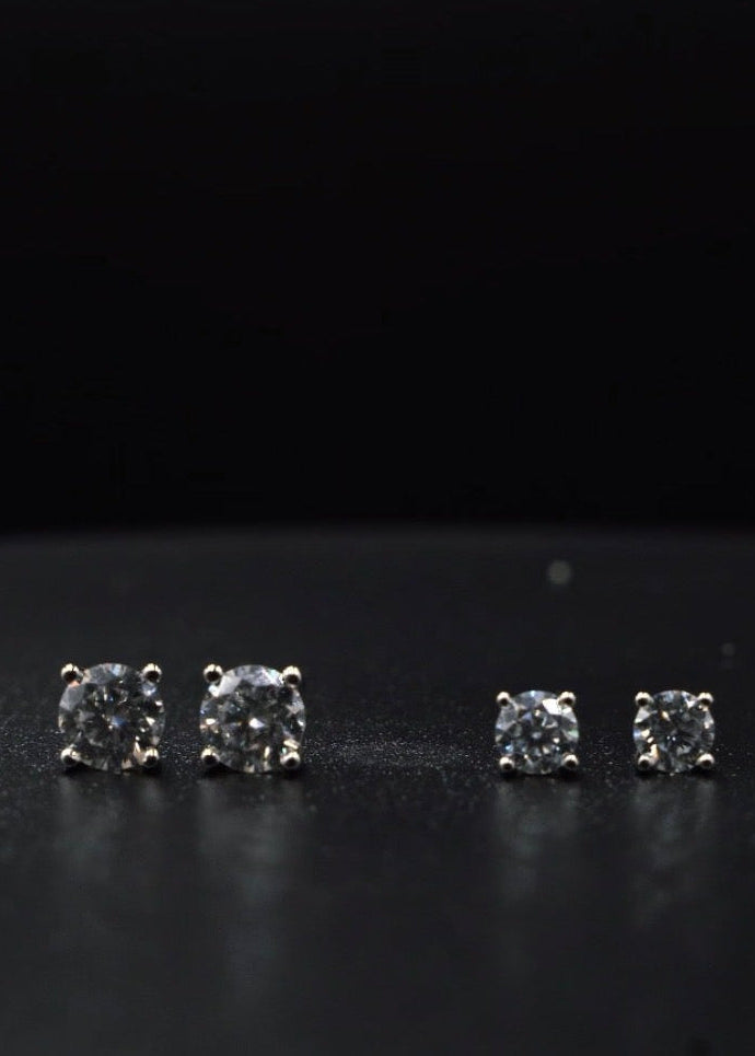 Round VVS Stud Earrings